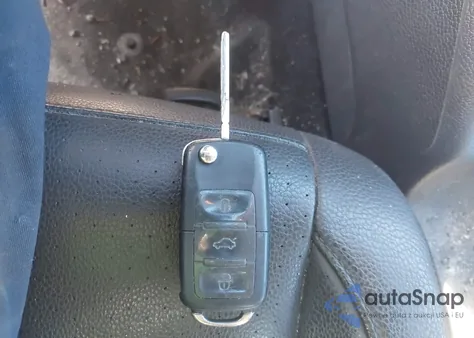 2010 Volkswagen Jetta Se z USA, uszkodzony, nr VIN 3VWRZ7AJ8AM026175